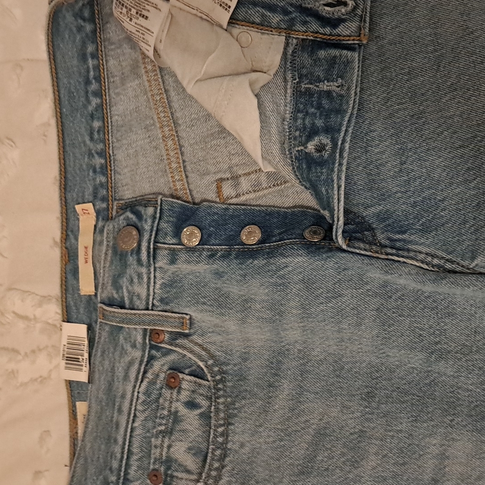 High Rise Levi's Demin - Picture 5 of 8